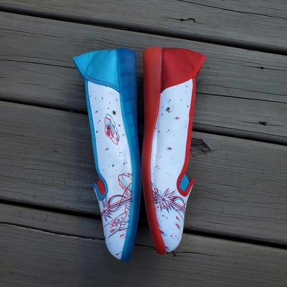 Chocolaticas 3D 3 Dimension Red Blue Hot Chocolate Designs Retro Slip-On Flats - Picture 4 of 10